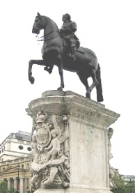 チャールズ１世銅像