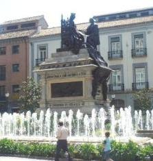 イサベル・ラ・カトリカ広場