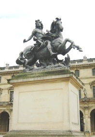 ルイ１４世銅像