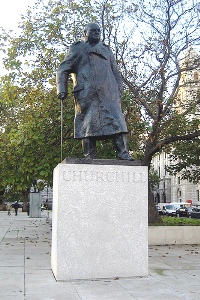 チャーチル銅像